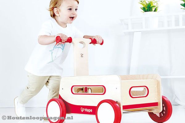 Je kunt de loopwagen duwen.